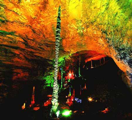 長(zhǎng)沙出發(fā)到溶洞奇觀黃龍洞、天門山、玻璃棧道、鳳凰古城九景往返三日游