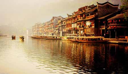 張家界國(guó)家森林公園、袁家界、天子山、大峽谷、玻璃橋、鳳凰古城兩晚三日游